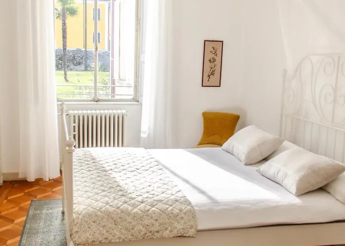 ゲストハウス Bed & Blessing / Casa Borgo ロカルノ